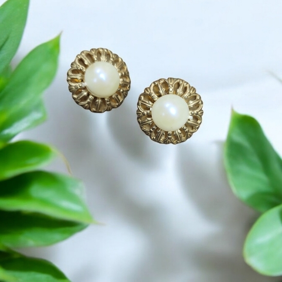 Vintage Faux Pearl Filigree Clip Earrings - Picture 1 of 2